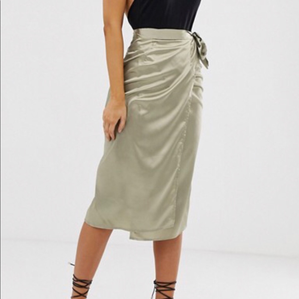 Missguided green silk skirt. Size 0